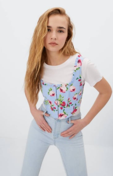 La colecci&oacute;n m&aacute;s rom&aacute;ntica llega a Stradivarius con corset y vestidos al estilo Bridgerton