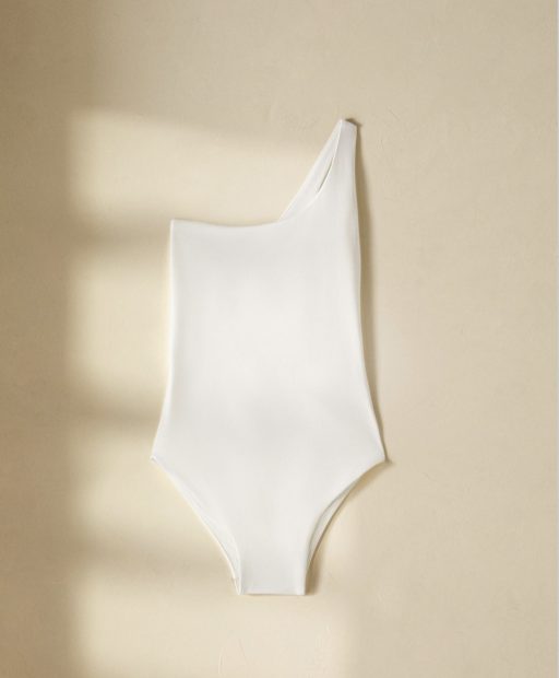 Traje de baño asimétrico / Zara Home