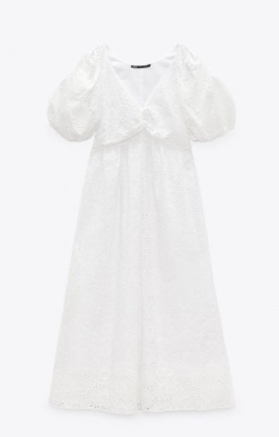 Vestido con bordados / Zara