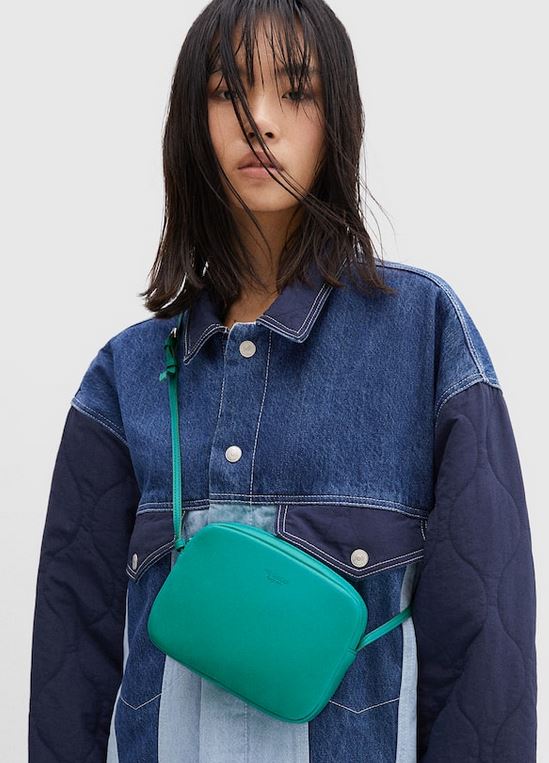 El bolso bandolera de nueva temporada de Pull&Bear con el tama&ntilde;o perfecto