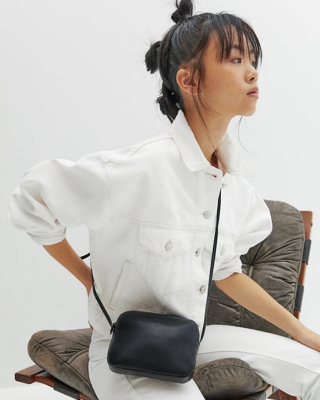 El bolso bandolera de nueva temporada de Pull&Bear con el tama&ntilde;o perfecto