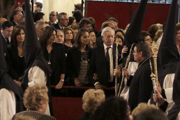 Mario Vargas Llosa e Isabel Preysler en Sevilla / Gtres
