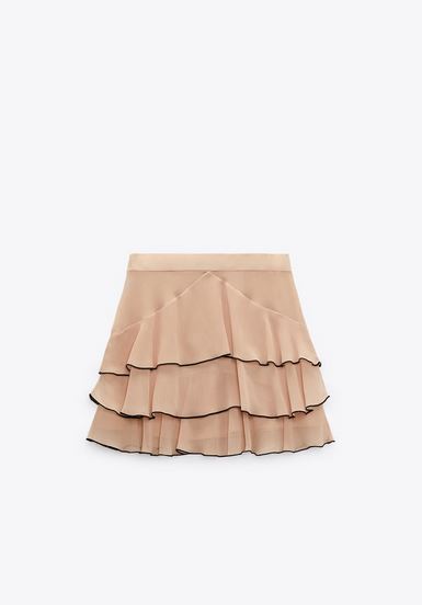 El conjunto de camisa y falda de volantes de Zara para un estilo rom&aacute;ntico