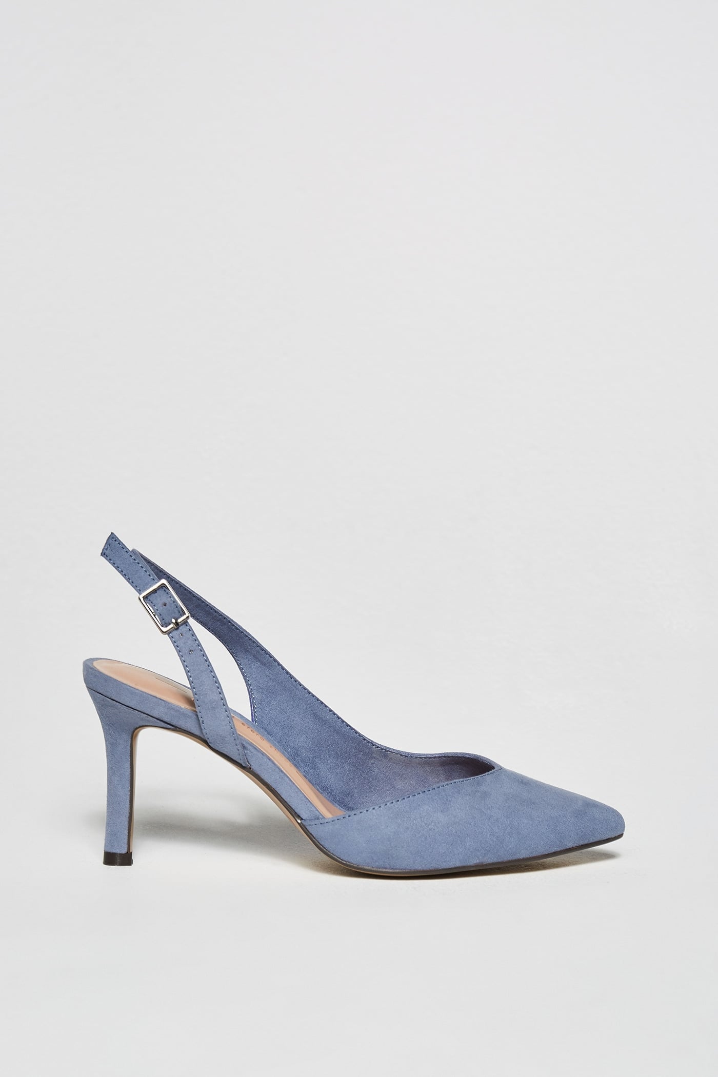 Los zapatos que más triunfan son de Sfera: tacón con abertura a un precio muy asequible