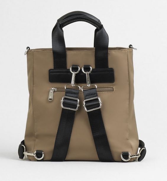 El bolso mochila de Paco Mart&iacute;nez con nylon reciclado