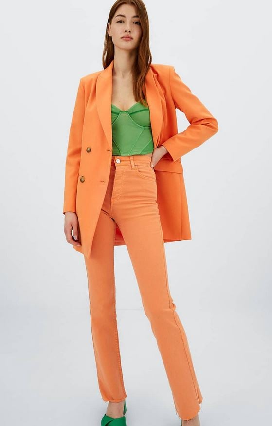 La primavera es color y pasi&oacute;n. Por esto hemos fichado a los jeans de colores de Stradivarius. Con ellos te vas a ver porque no pasar&aacute;s desapercibida