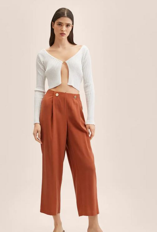 El pantal&oacute;n crop de Mango que vas a comprar en sus tres colores: &iexcl;Te salvar&aacute;n los looks de primavera!