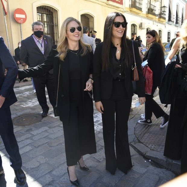 B&aacute;rbara Mirjan y Genoveva Casanova en la Semana Santa de Sevilla / Gtres