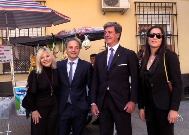 Eugenia Mart&iacute;nez de Irujo y Narc&iacute;s Rebollo con Cayetano y B&aacute;rbara Mirjan / Gtres