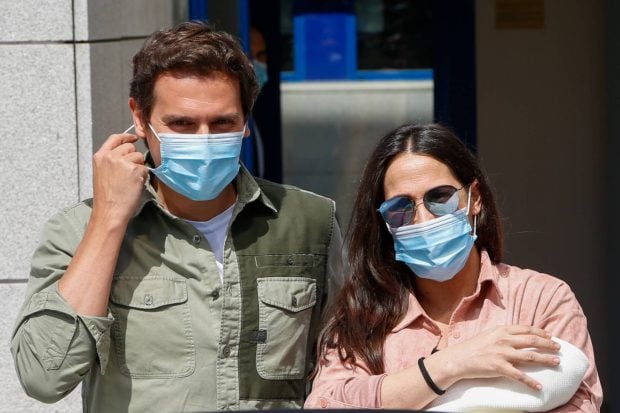 Mal&uacute; y Albert Rivera presentan a su hija Luc&iacute;a / Gtres