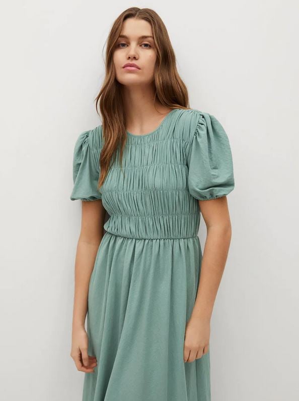 El vestido con mangas abullonadas de Mango Outlet para dejar de decir "no tengo nada que ponerme"