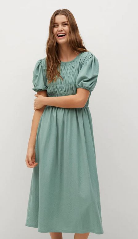 El vestido con mangas abullonadas de Mango Outlet para dejar de decir "no tengo nada que ponerme"