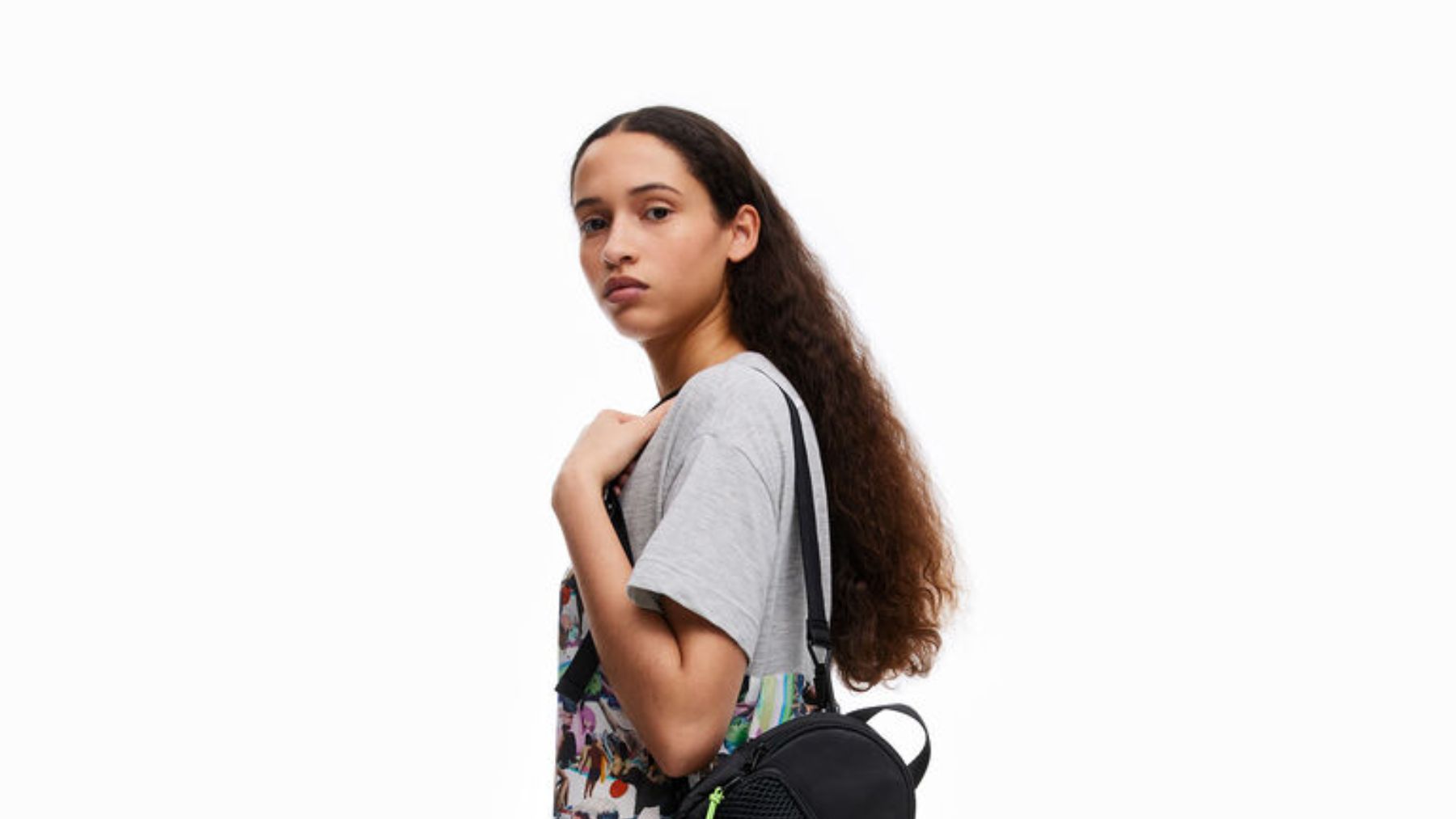 Bimba y Lola tiene entre su nueva colección de complementos la minimochila perfecta para la época de festivales.