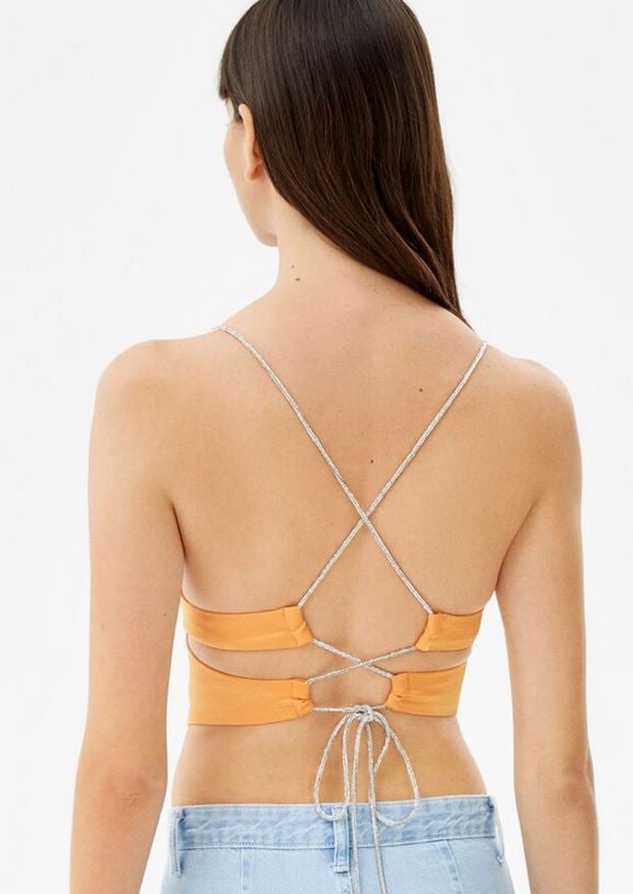 El top satinado con strass de Bershka para las más arriesgadas