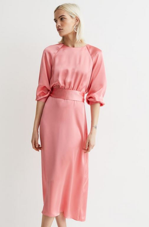 El vestido m&aacute;s elegante y c&oacute;modo de H&M para lucirlo en una boda