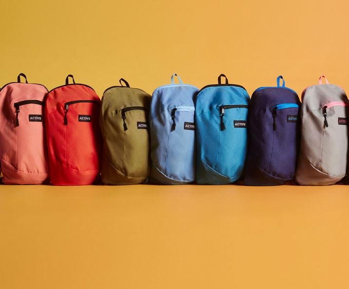 La mochila de Lefties compacta por menos de 3 euros que te salvar&aacute; en tus viajes