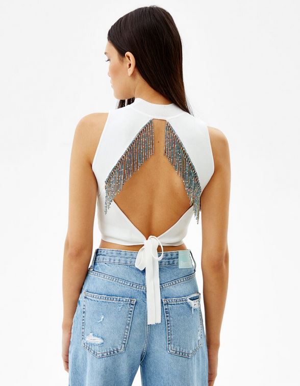 El top con flecos de Bershka ideal para un festival en verano