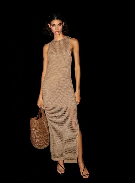 Ya vamos pensando en las mejores prendas para el verano. As&iacute; tenemos el vestido calado de Massimo Dutti para una cena veraniega.