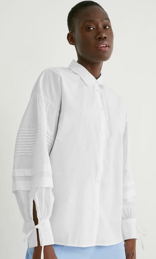 La camisa de C&A con estilo rom&aacute;ntico para llevar con unos vaqueros