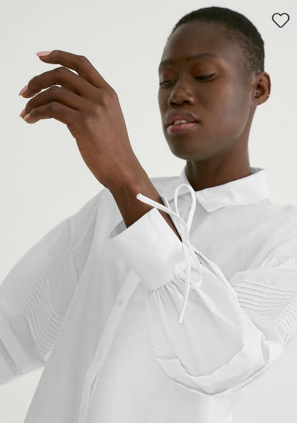 La camisa de C&A con estilo rom&aacute;ntico para llevar con unos vaqueros