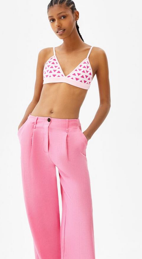 Son estilosos y elegantes. Dignos de ser llevado en primavera y verano para diversidad de eventos. As&iacute; Bershka se lanza con los pantalones de lino.