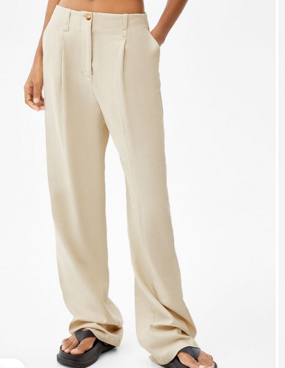 Son estilosos y elegantes. Dignos de ser llevado en primavera y verano para diversidad de eventos. As&iacute; Bershka se lanza con los pantalones de lino.