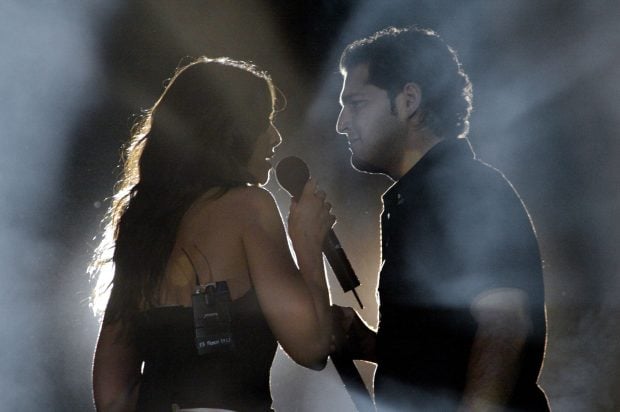 Manu Tenorio y Nuria Ferg&oacute; en un concierto / Gtres