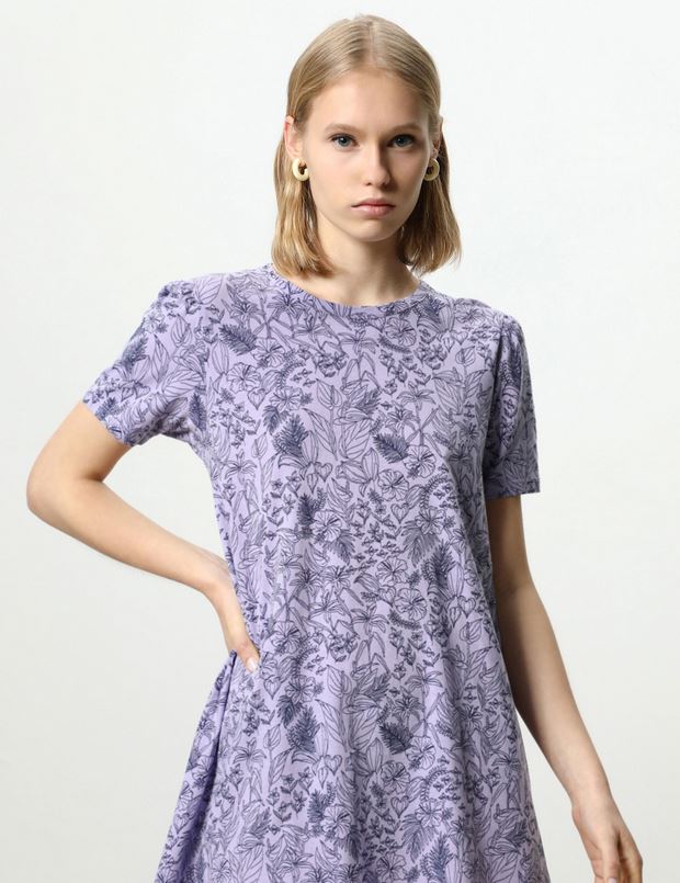 El vestido efecto vinilo de Bershka que ser&aacute; un &eacute;xito entre las influencers
