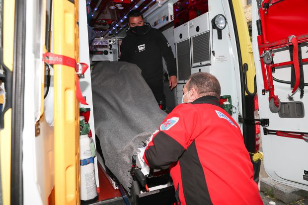 Bel&eacute;n Esteban en una ambulancia / Gtres