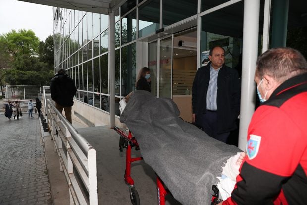 Bel&eacute;n Esteban en una ambulancia / Gtres