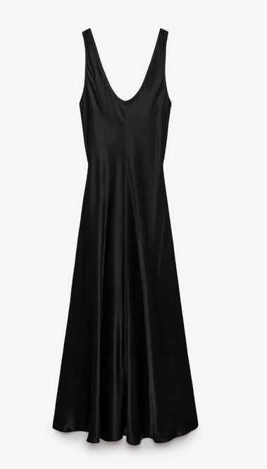 El vestido satinado negro de Zara con el que deslumbrar en una boda