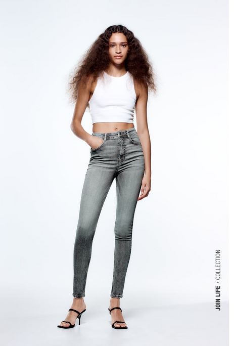 Hay vaqueros que no sientan bien a todas. Pero, por suerte, cada vez hay m&aacute;s prendas que lo consiguen. Y es el caso de los jeans de Zara que hacen tipazo.