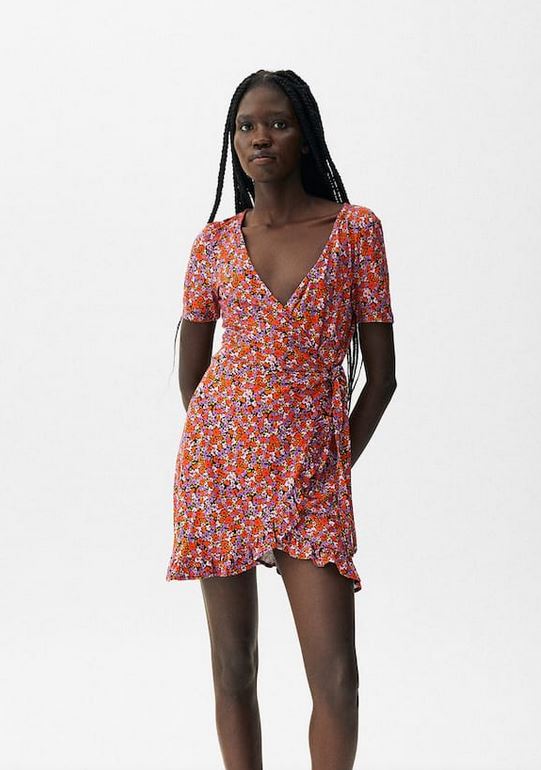 El vestido corto de vuelos de Pull&Bear para los d&iacute;as m&aacute;s calurosos