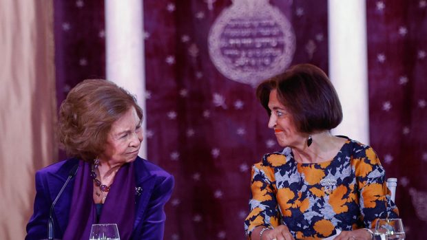 Do&ntilde;a Sof&iacute;a reaparece en un evento en Toledo / Gtres