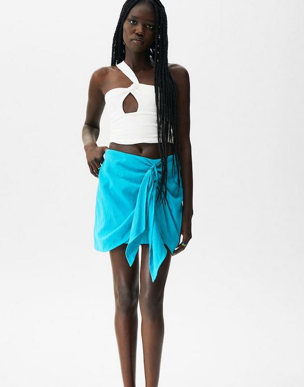 La falda pareo de Pull&Bear que estiliza las piernas