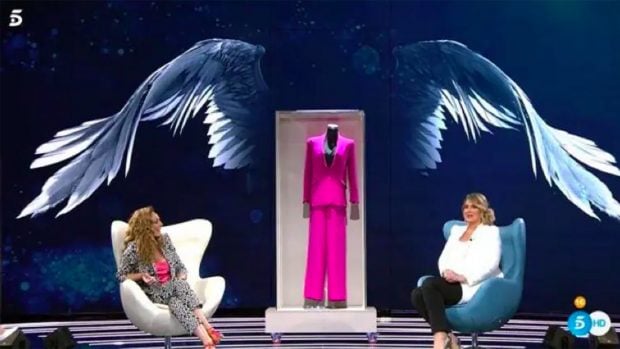 Roc&iacute;o Carrasco y Carlota Corredera en el plat&oacute; / Telecinco