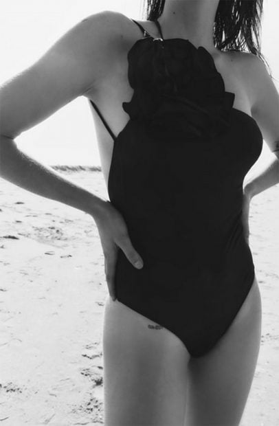 Ba&ntilde;ador negro con volumen de Zara / Zara