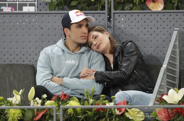 Andrea Duro y Alejandro Gal&aacute;n viendo tenis / Gtres