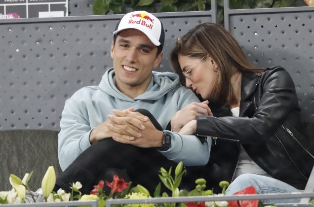 Andrea Duro y Alejandro Gal&aacute;n viendo tenis / Gtres