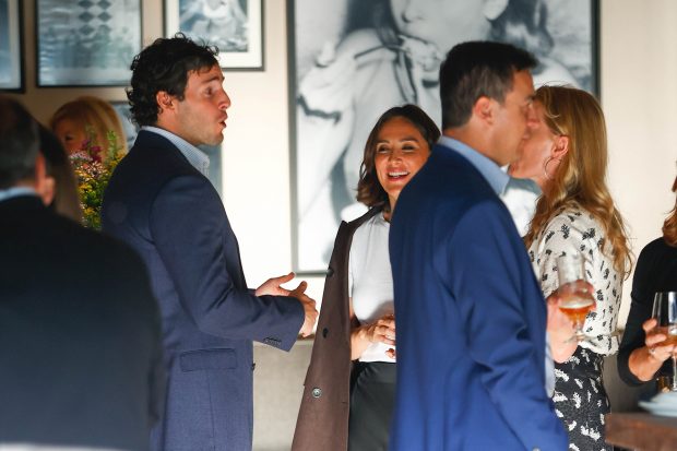 Tamara Falc&oacute; e &Iacute;&ntilde;igo Onieva en una inauguraci&oacute;n / Gtres