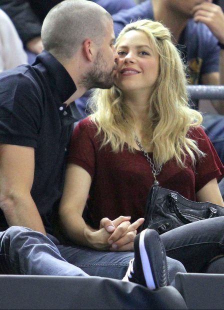 Gerard Piqu&eacute; y Shakira viendo un partido / Gtres