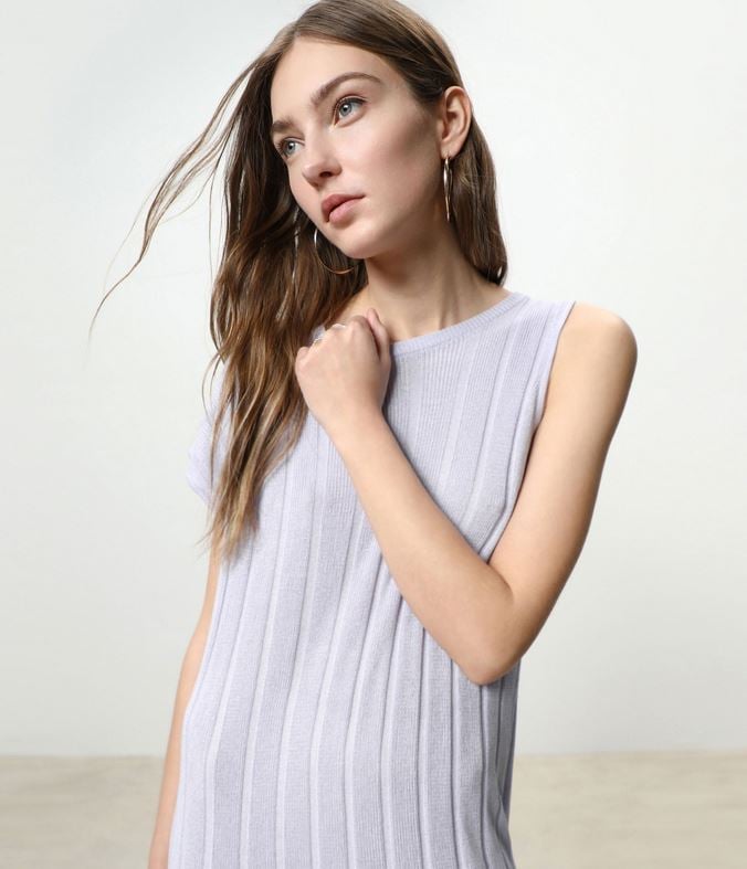 El vestido de canalé de Lefties que puedes llevar suelto o con un cinturón