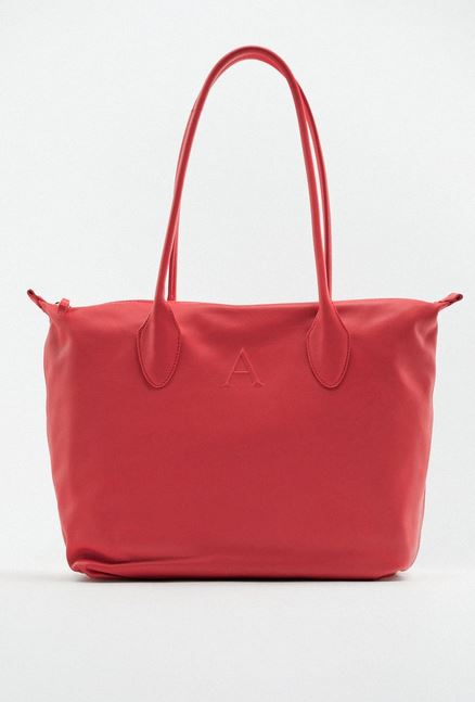 El bolso de Zara que puedes personalizar y donde coge de todo