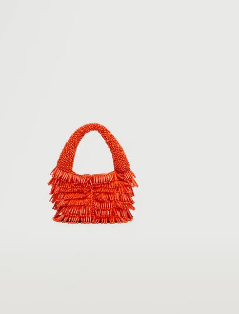 El minibolso de abalorios de Mango que tiene lista de espera