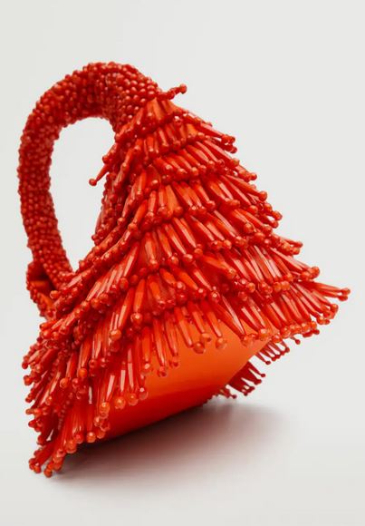 El minibolso de abalorios de Mango que tiene lista de espera