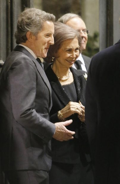 Do&ntilde;a Sof&iacute;a y Alberto D&iacute;ez en el funeral de la duquesa de Alba / Gtres