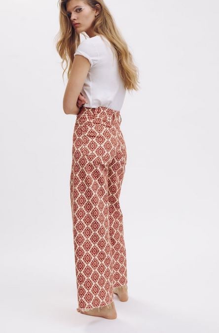 Los pantalones marine de Zara que ya son tendencia