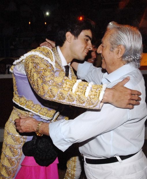 'El Litri' junto al torero Miguel &Aacute;ngel Perera / Gtres