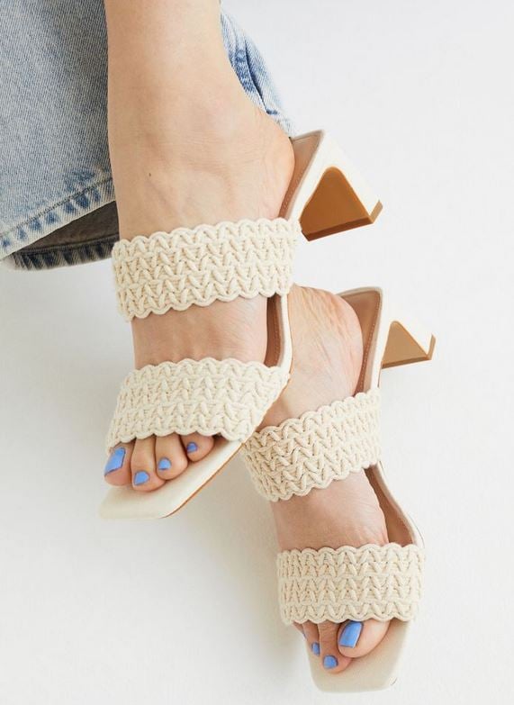 Los mules de H&M con crochet que no pueden ser m&aacute;s ideales con las u&ntilde;as pintadas