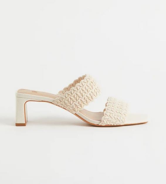 Los mules de H&M con crochet que no pueden ser m&aacute;s ideales con las u&ntilde;as pintadas